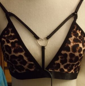 New,2pc leopard lingerie sleepwear bralette heart ring detail,string panty sizem